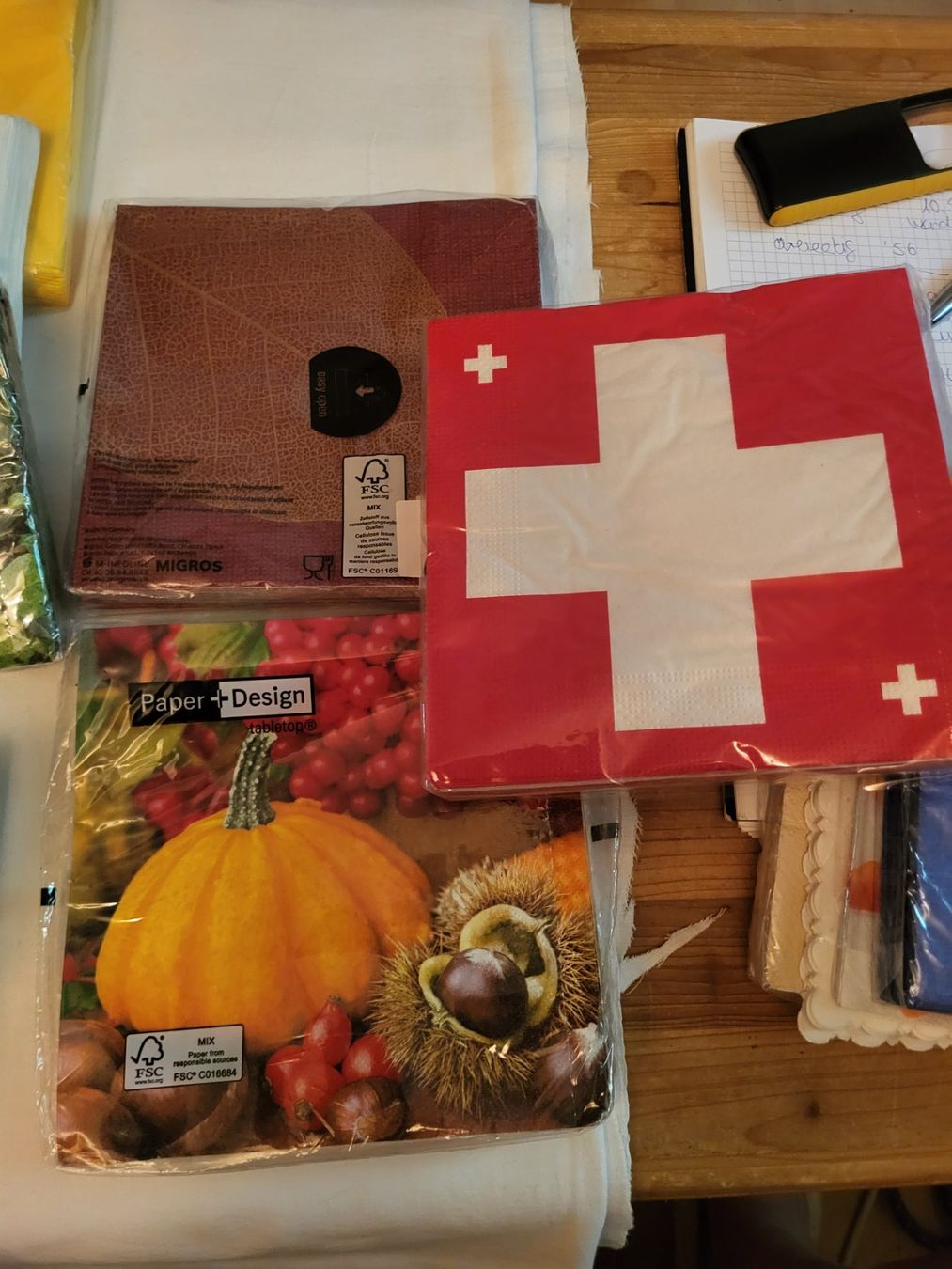 Tovaglioli: Grosses Lot Papierservietten – Nuovo (secondo la descrizione) da Guggisberg venduto da Aegertenlehn 3