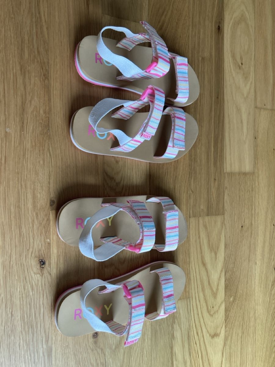 Roxy Chaussures filles: Roxy Sandalen gestreift Grösse 27 – D'occasion à Staad SG par gab_7dr9 1