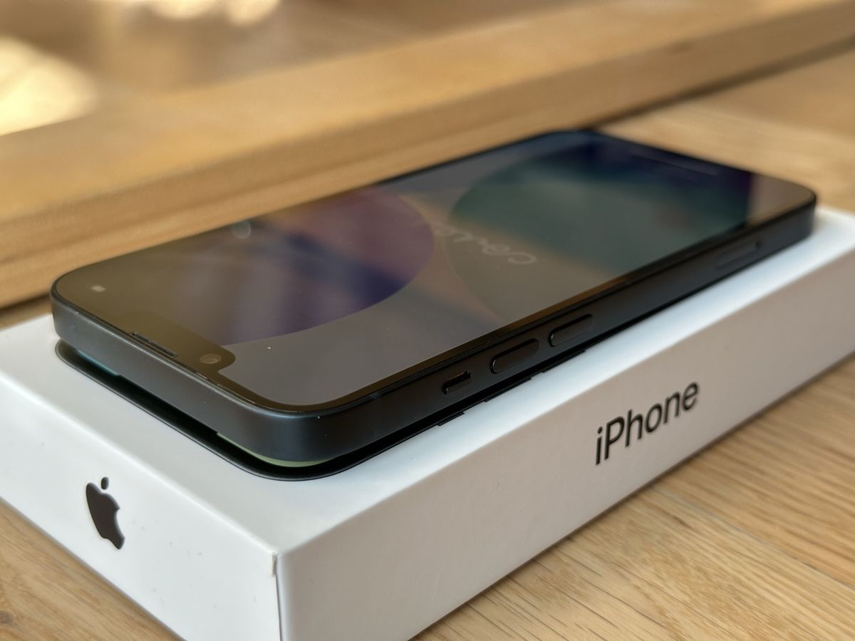 Apple iPhone 14 - Midnight - 128GB (Gebraucht) in Strengelbach für
