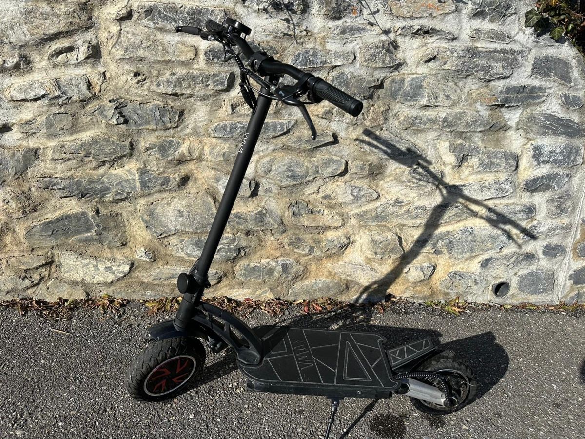 VMAX Kickboard: V-Max R55 Limited Edition E-scooter (Nr.59-500) – Usato da Haldenstein venduto da Gigathlon4