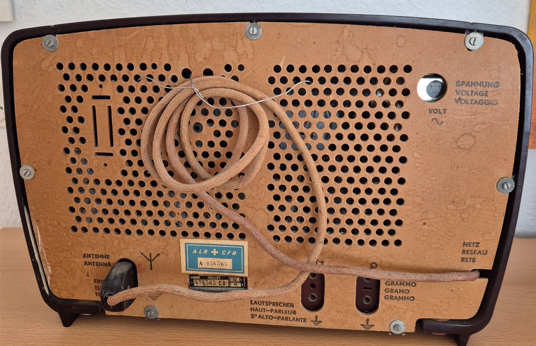 Philips Radio: Radio Philips Bakelit – Usato da Koblenz venduto da WSBS_4067 1