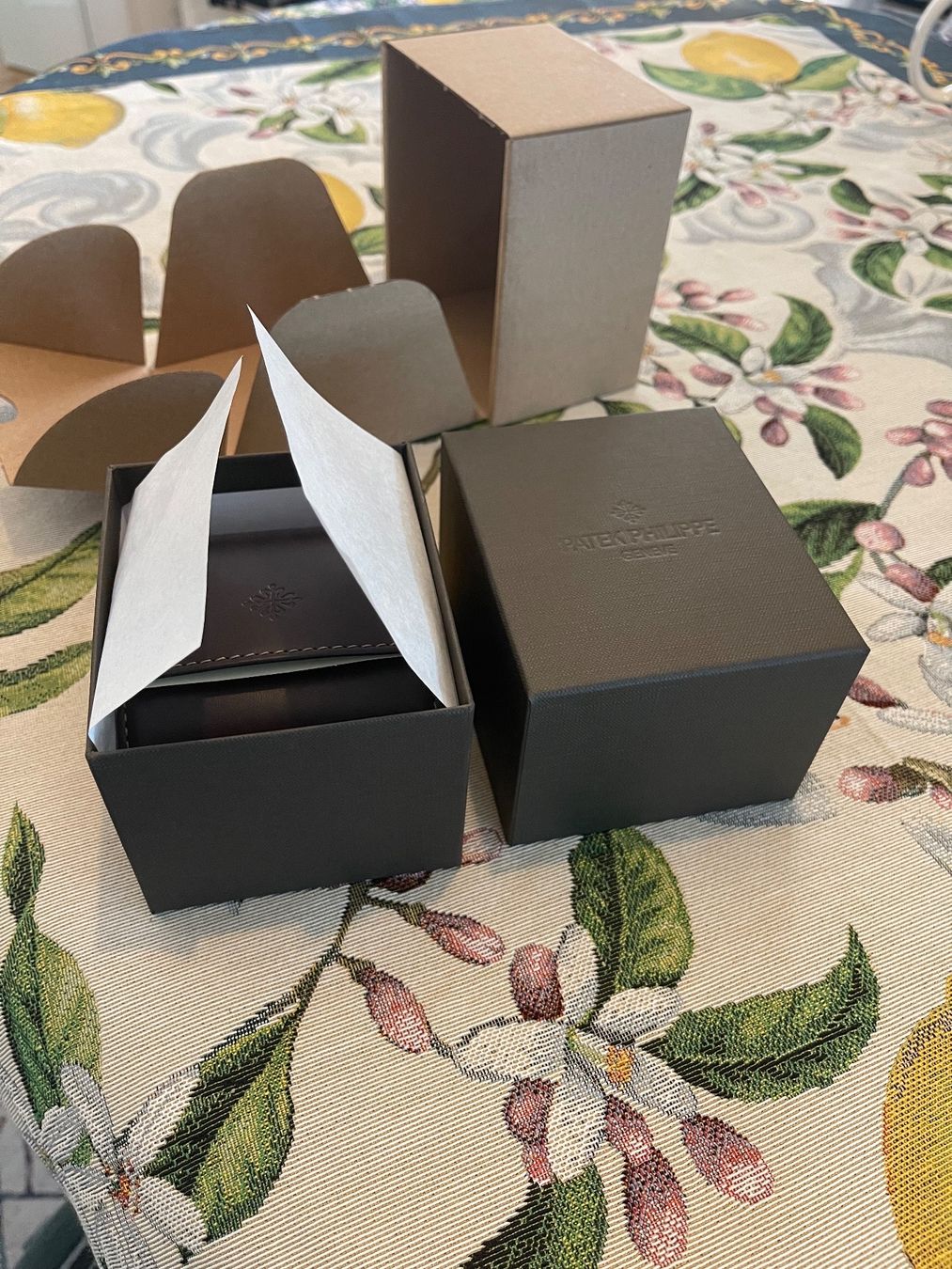 Patek Philippe Scatole porta orologi: Patek Phillipe travel Box – Nuovo e nell'imballaggio originale da Teufen Ar venduto da Exclusive.stuff.CH 2