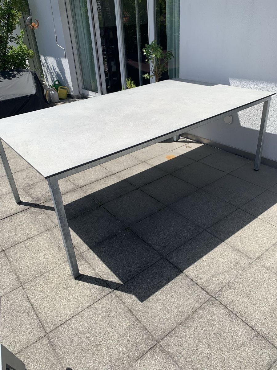 Set di tavolo e panche: Wetterfester Tisch mit 8 Stühlen – Usato da Erlinsbach SO venduto da RouvenEv0
