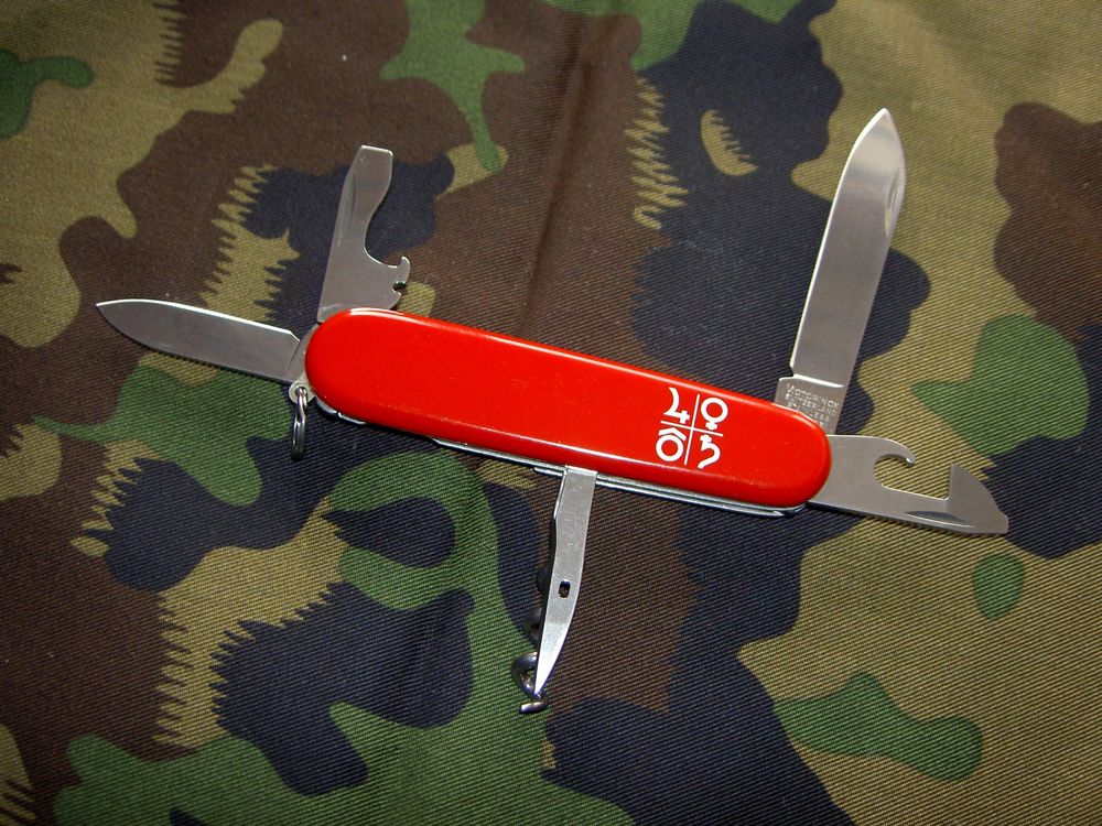 Rotes Sackmesser Victorinox mit 4 mir unbekannten Symbolen (Gebraucht ...