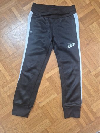 Nike Trainingshose schwarz mit weissen Streifen Gr 110-116