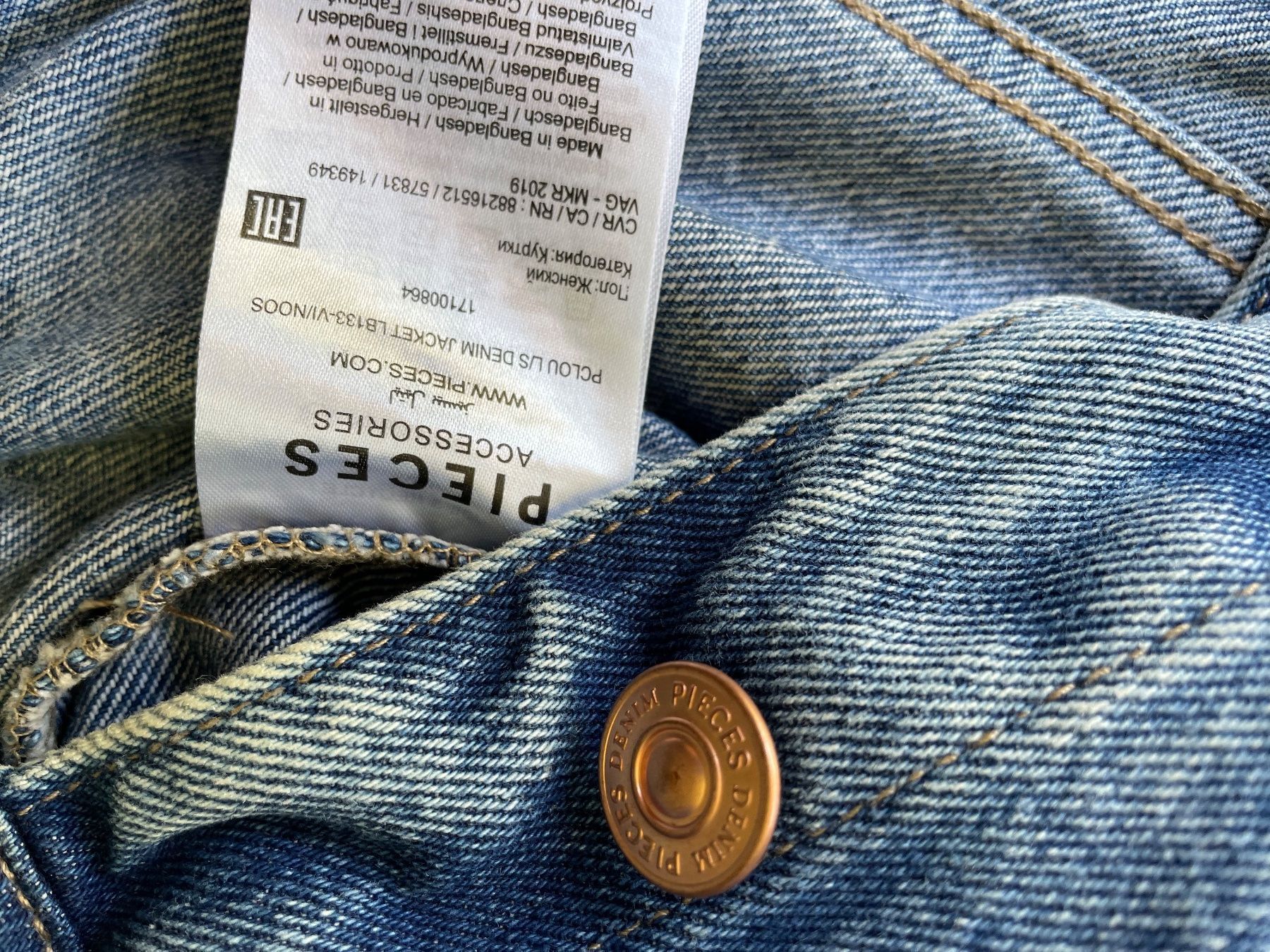 Jacken: Jeansjacke von  Pieces, Gr. M/L – Gebraucht aus Luzern von Feliz 2