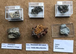 LOT MINERALIEN
