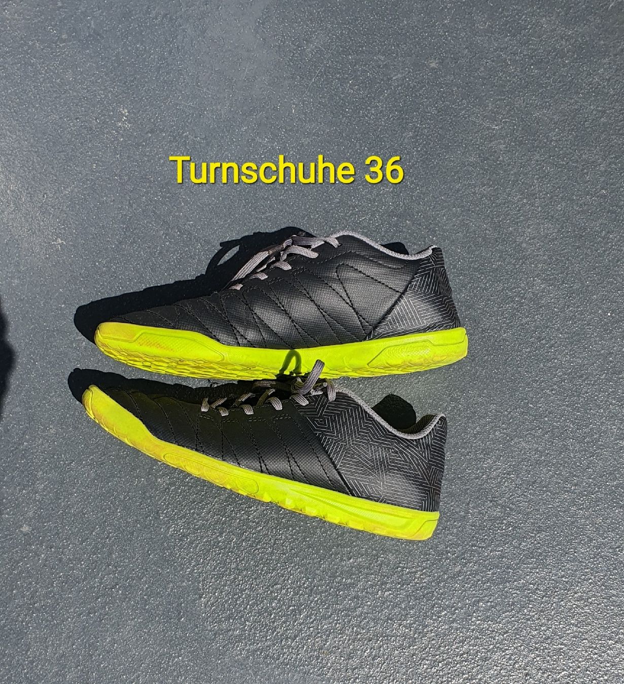 Decathlon Scarpe per ragazzi: chaussures de salle 36 – Usato da Servion venduto da meno999