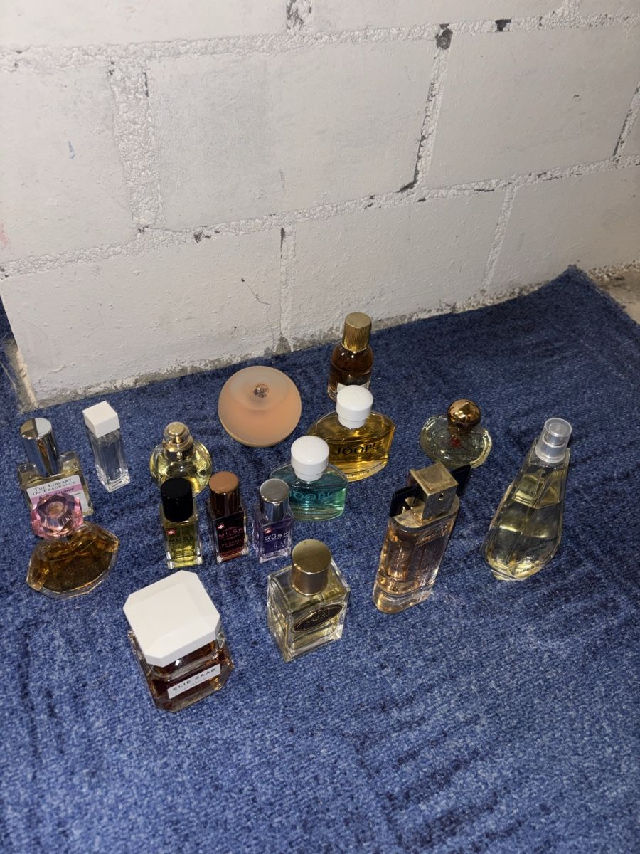 Profumi & Eau de Toilette: Diverse Parfümflakons / Parfümsammlung als Deko oder Sammlun – Usato da Seengen venduto da mih._98 1