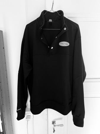 Pull-over marque Volcom noir, Taille L