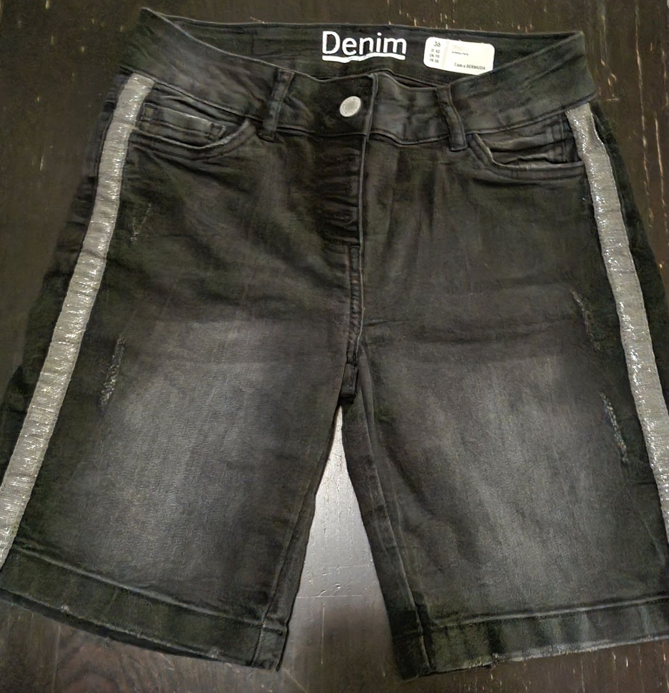 Jeans: Schwarze Denim Bermuda Shorts, Gr. 36 – Usato da Kaiseraugst venduto da muggel27