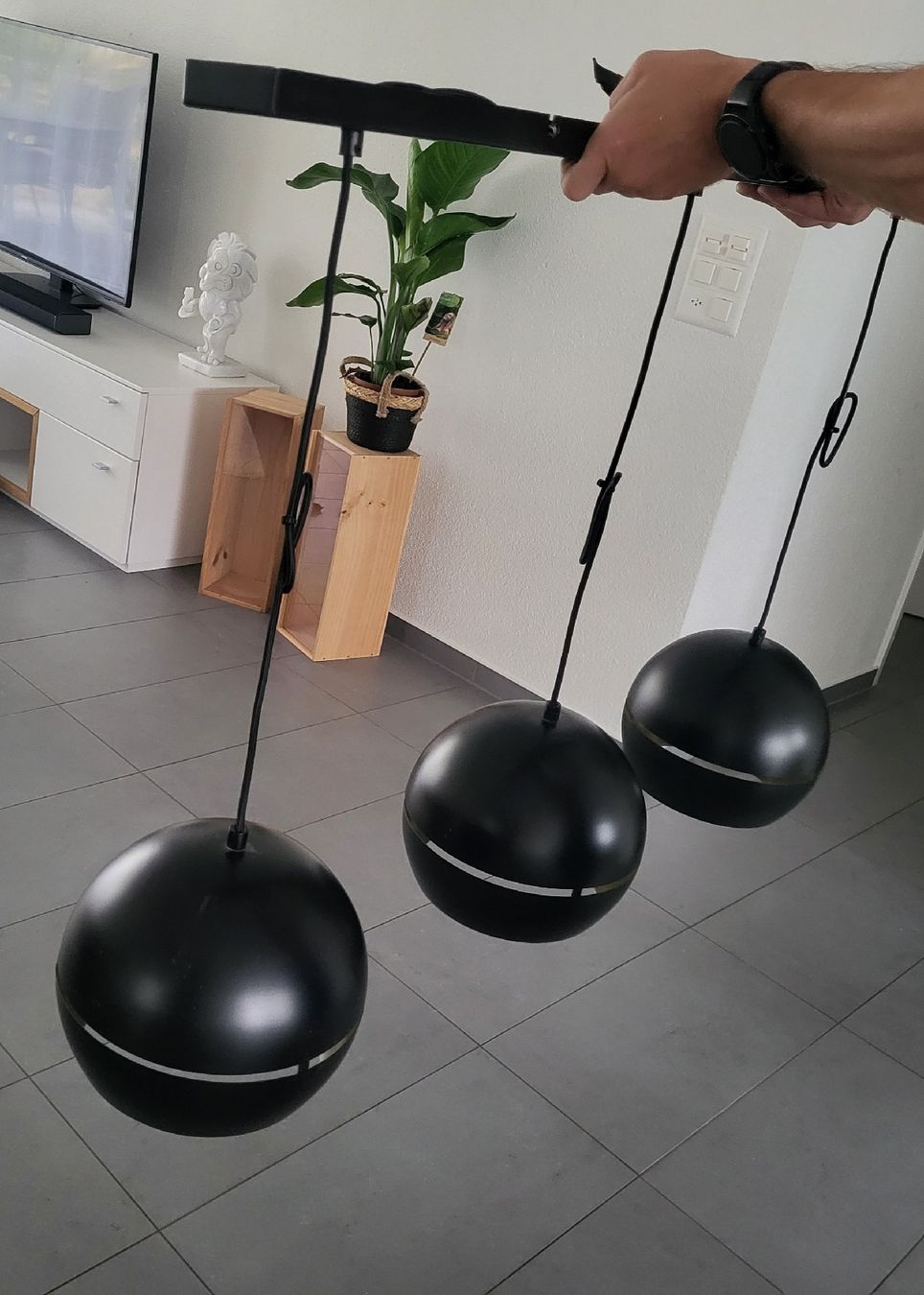 Lampadari & plafoniere: Pendelleuchte/Hängeleuchte schwarz mit goldener Innenseite – Usato da Nottwil venduto da amb2206