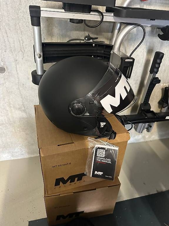 Casques & visières: Casque moto jet  – D'occasion à Sullens par keller022