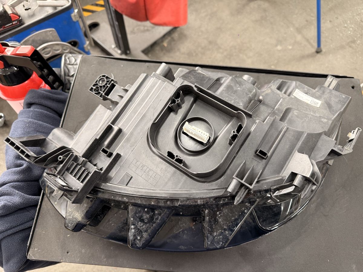 VW Fari: VW ID.3 Scheinwerfer Links – Usato da Grafenried venduto da ErnstEggerAG 1