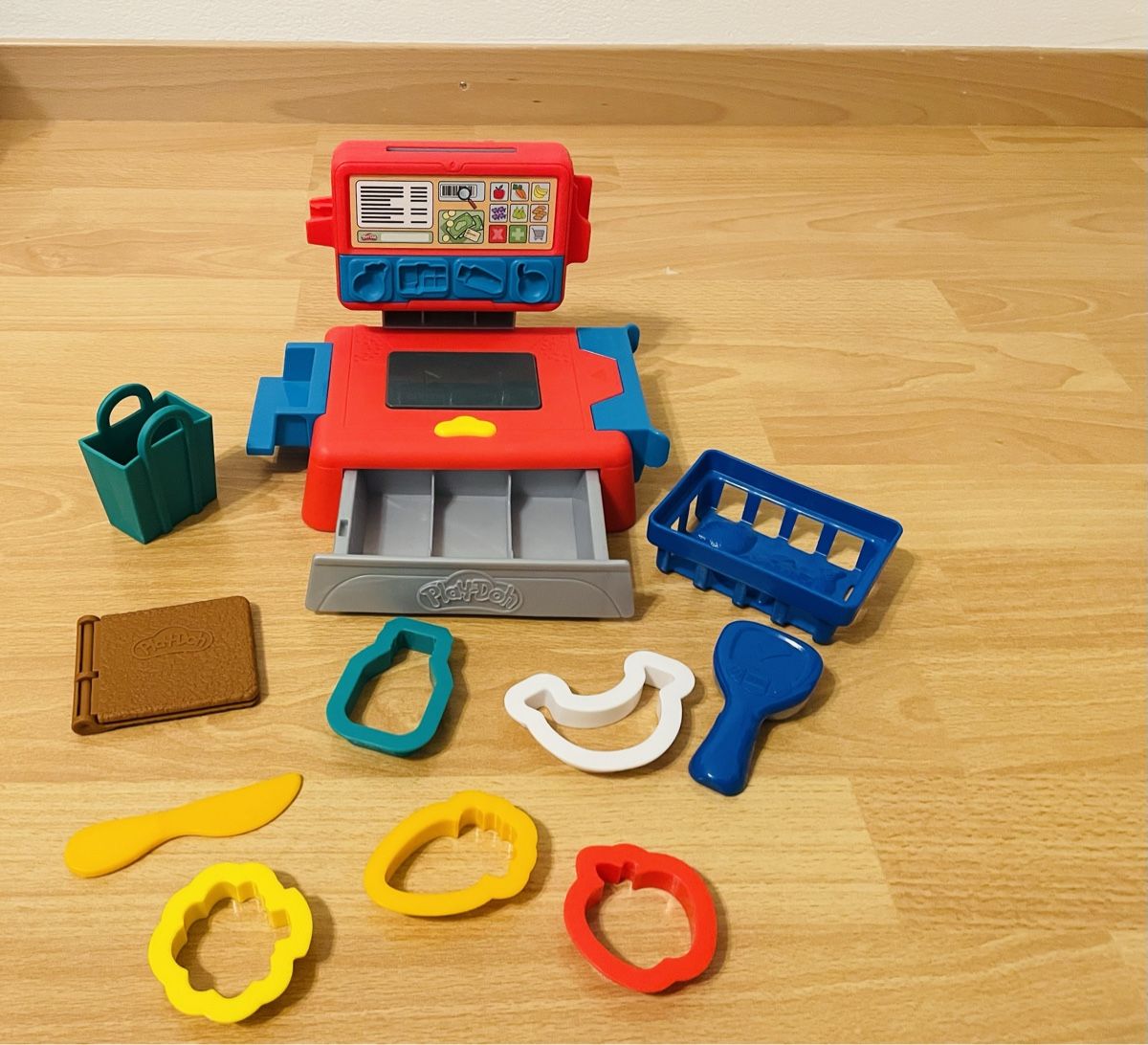 Play-Doh Spielzeuge: Play-Doh Supermarkt Kasse mit Zubehör – Gebraucht aus Chur von Tsambiko