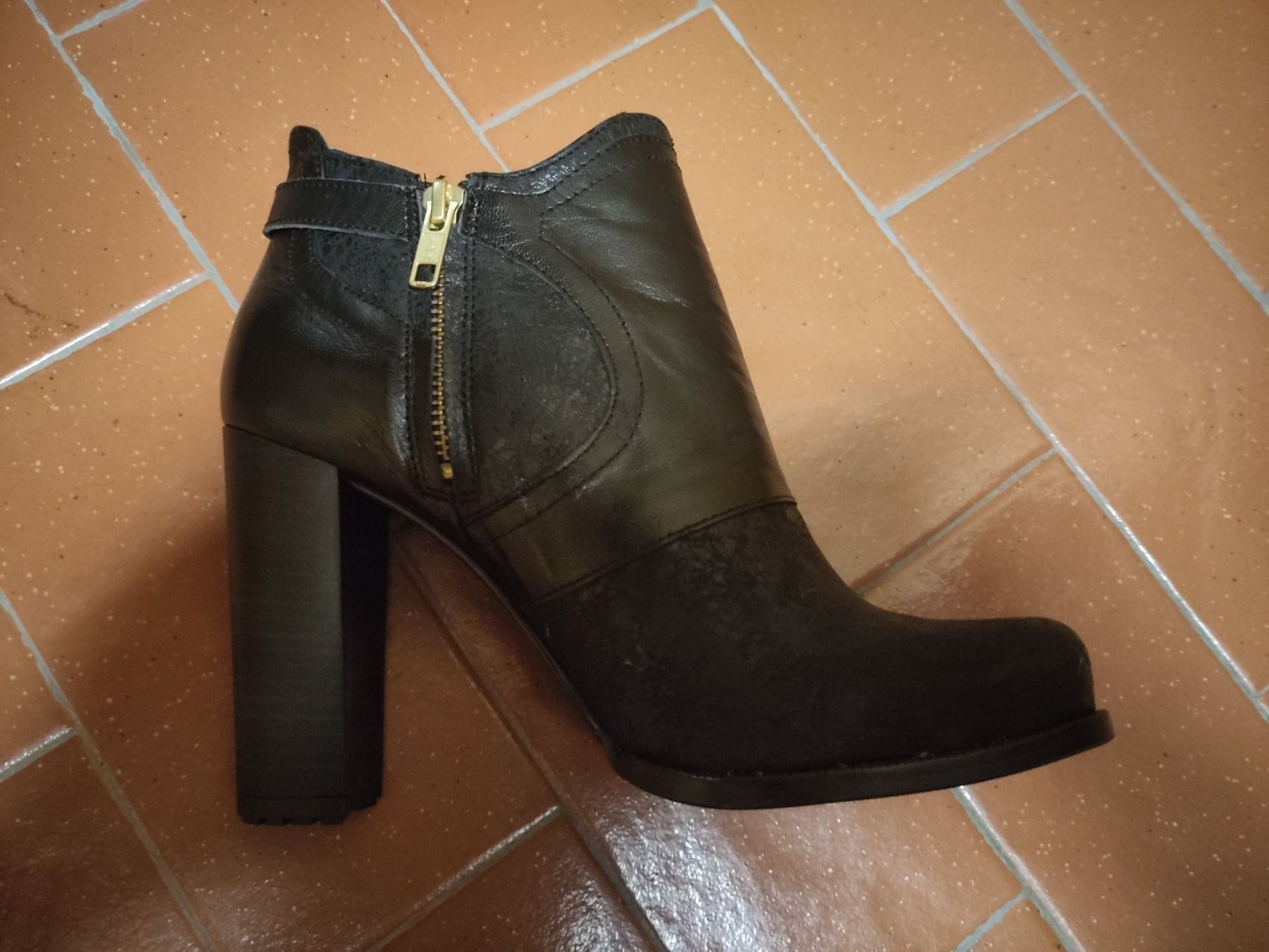 Scarpe da donna: Schöne Stiefel (Bata) – Usato da Zürich venduto da Saf12 2