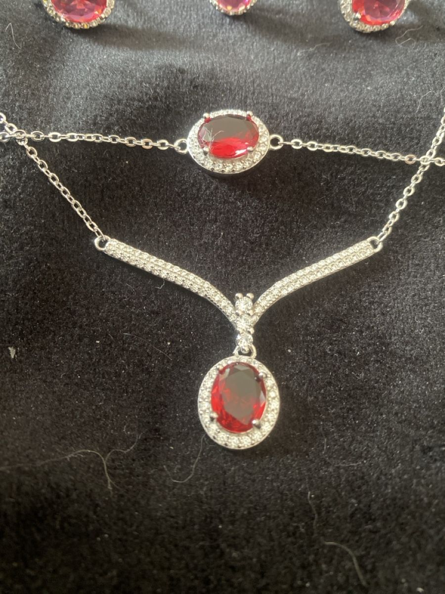 Altri gioielli: Silber 925 Schmuckset mit roten Steinen Ring 57 – Nuovo e nell'imballaggio originale da Läufelfingen venduto da Alles_Garantie 1