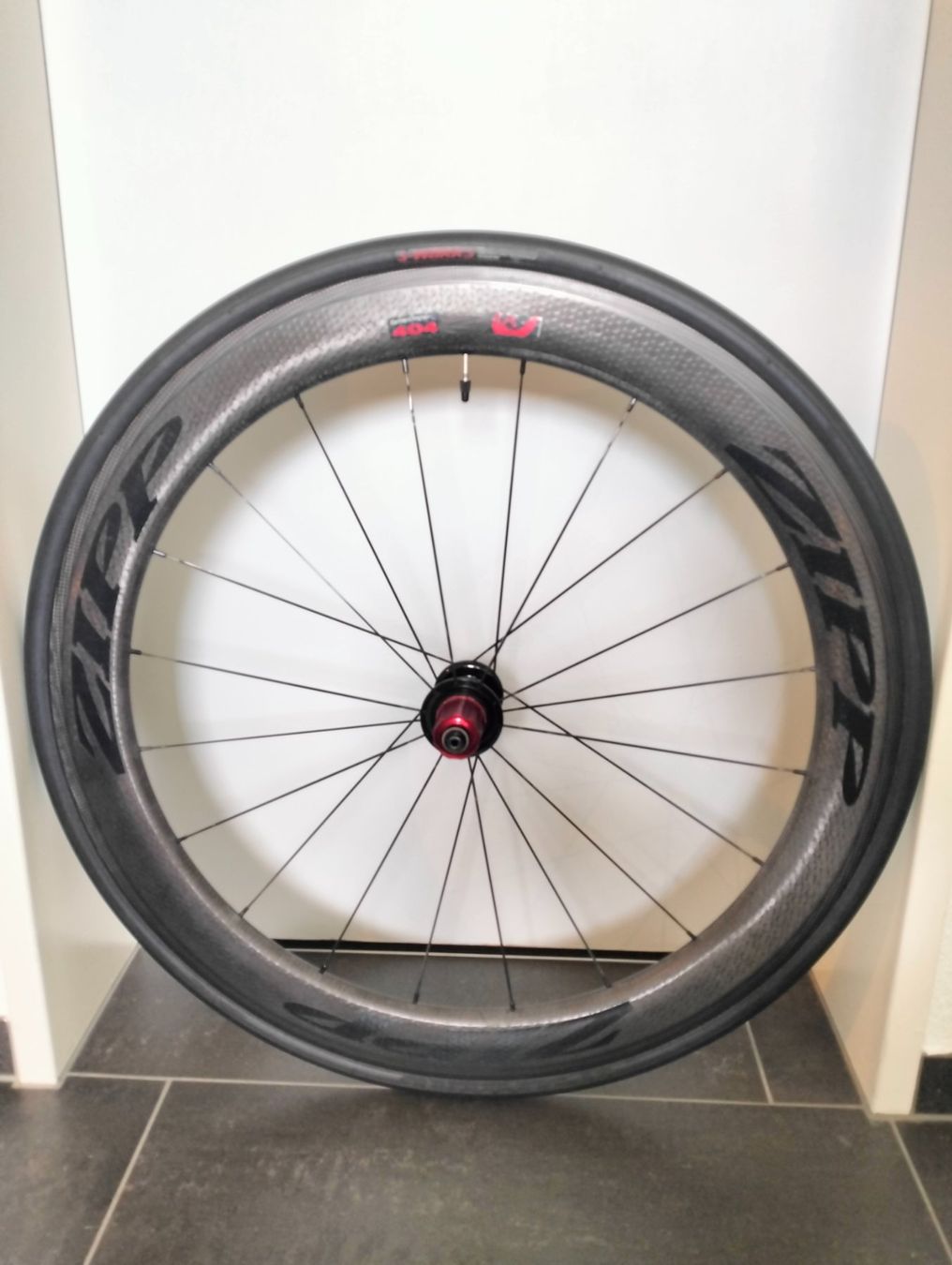 Zipp Pezzi di ricambio: Zipp 404 Firecrest Hinterrad (Defekt) – Difettoso da Uster venduto da KarlZH