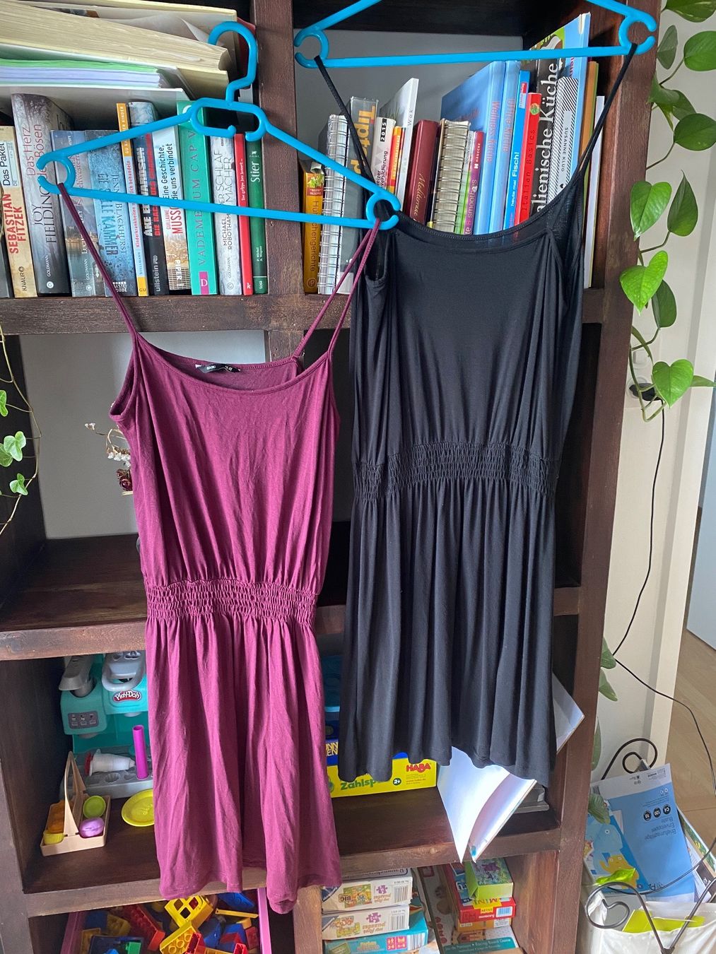 H&M Lotti di vestiti: Basic H&M Sommerkleider Doppelpack – Usato da Hettlingen venduto da BKH2021