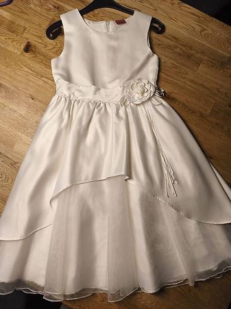 Festliches Mädchenkleid, Grösse 134