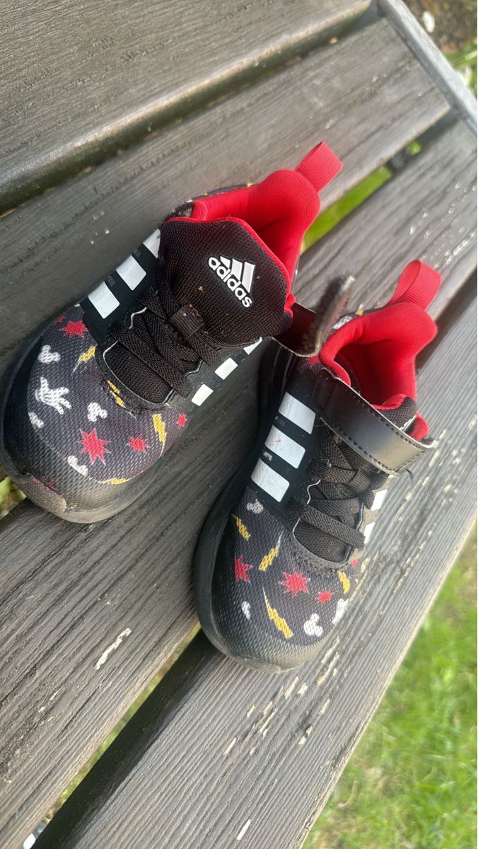 Adidas Scarpe per ragazzi: Adidas Kinder Turnschuhe Grösse 25 – Nuovo (secondo la descrizione) da Zürich venduto da Krikri21