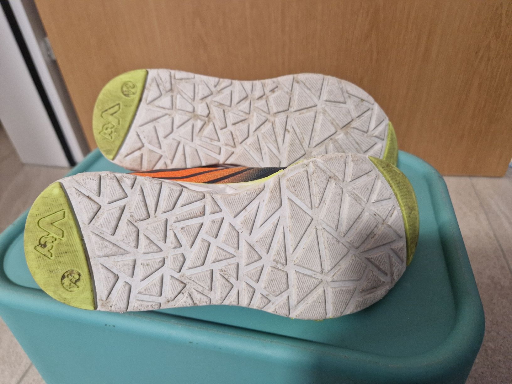 Schuhe für Jungen: Turnschuhe Grösse 34 – Gebraucht aus Münchwilen TG von schnatterinchen116 1