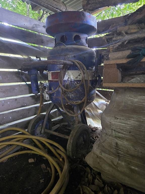 Tutti gli attrezzi: Sabbiatrice, Sandstrahler baucompressor, compressore edile – Usato da Meride venduto da mikaji
