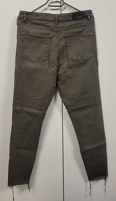 Jeans: Stradivarius Jeans Olive – D'occasion à Rothenhausen par din_c7qk 1