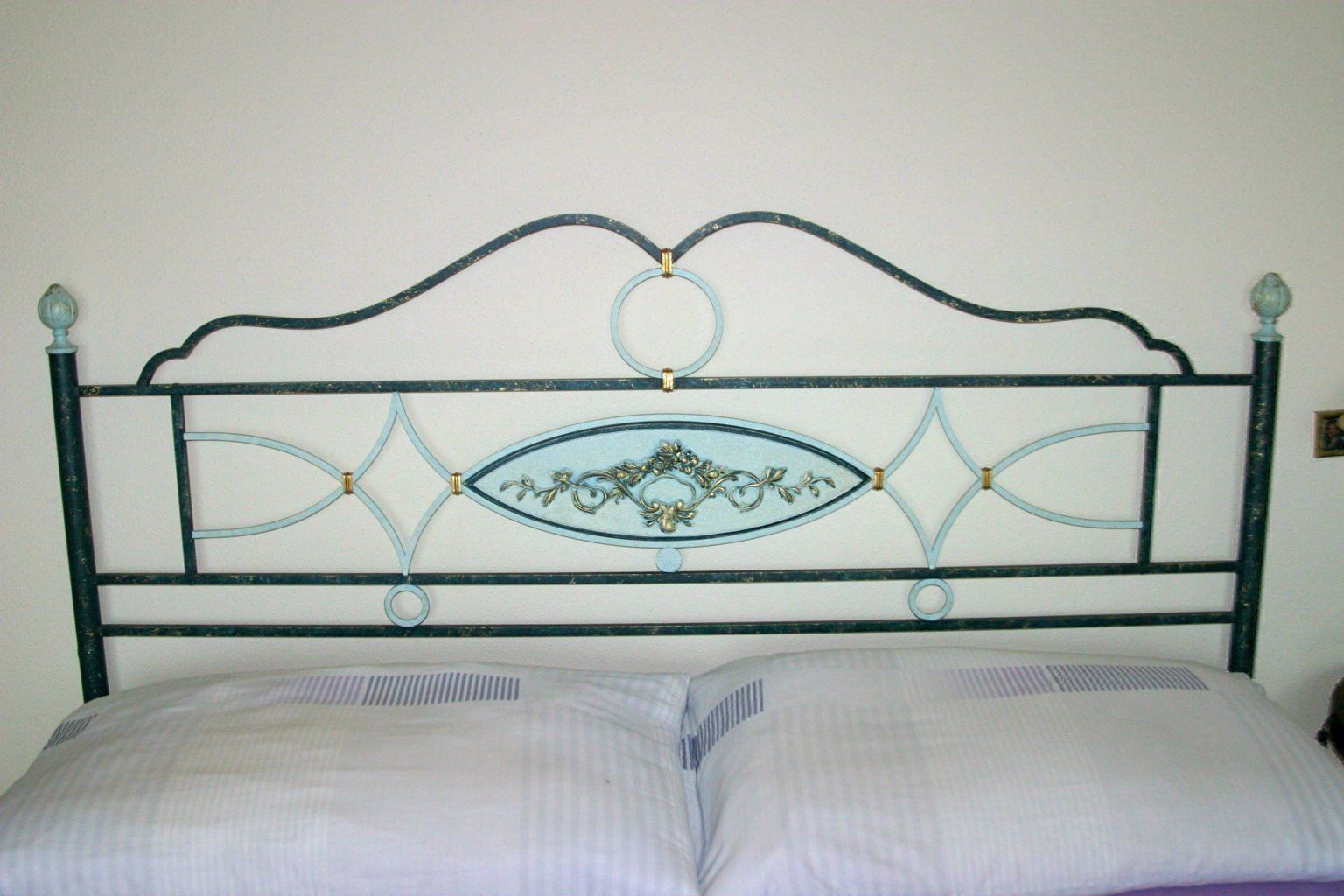 Betten: Bett m. 2 L.Rost 180 x 200 cm – Gebraucht aus Weggis von Prinz49 1