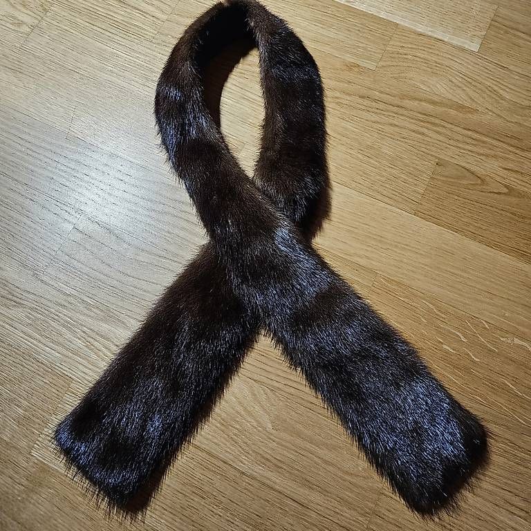 Foulard & Sciarpe: Véritable écharpe en Vison, excellent état  – Usato da Orbe venduto da Adaline.64 1