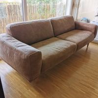 Wildledersofa im Industriestil