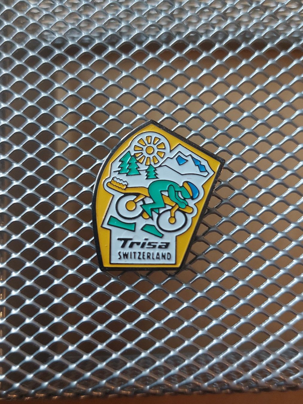 Placchette & Badge: 5 TRISA - PIN – Usato da Gipf - Oberfrick venduto da Esnoopy 3