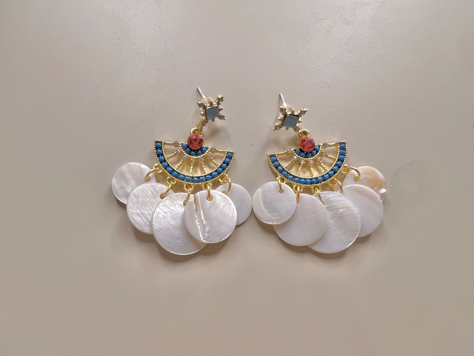 Ohrringe & -stecker: Multicolor drop earrings – Neu (gemäss Beschreibung) aus Genève von Ballpencase 1