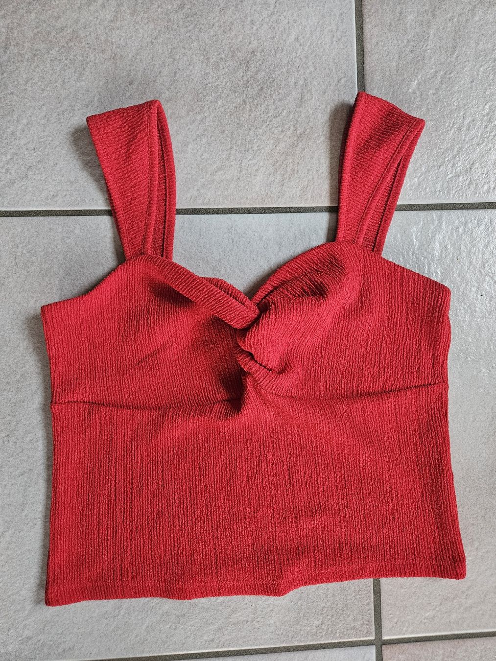 Tops: Haut taille M  – Gebraucht aus Vétroz von sas_yln5