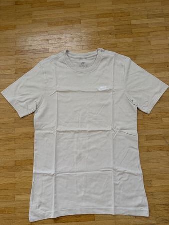 T-Shirt Nike The Nike Tee beige Grösse S TOP!!!!