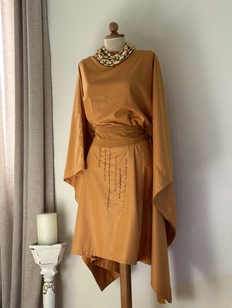 Kaftan artisanal ocre avec perles fines et ceinture - T.38-4