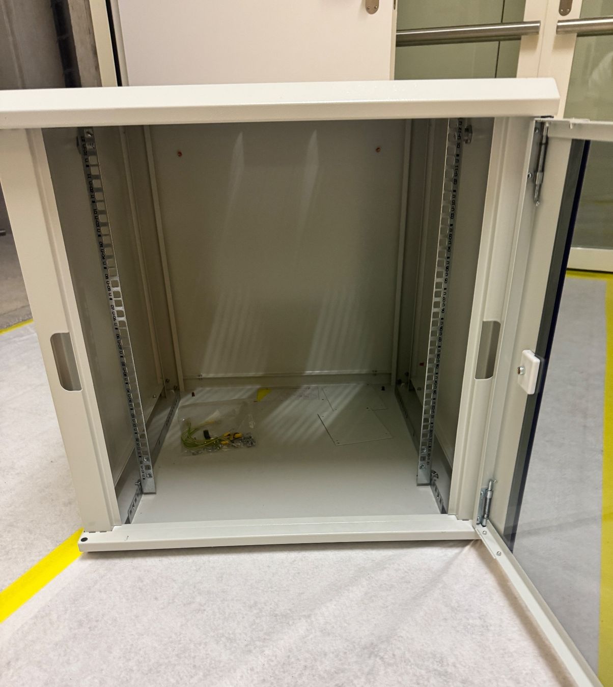 Racks & Supports: Serverrack – D'occasion à Dietikon par Oberentfelden_ 4