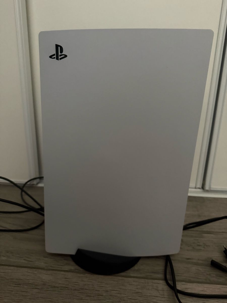Sony Konsolen: Console PlayStation 5 avec accessoires et jeux – Gebraucht aus Tramelan von karakol8125 3