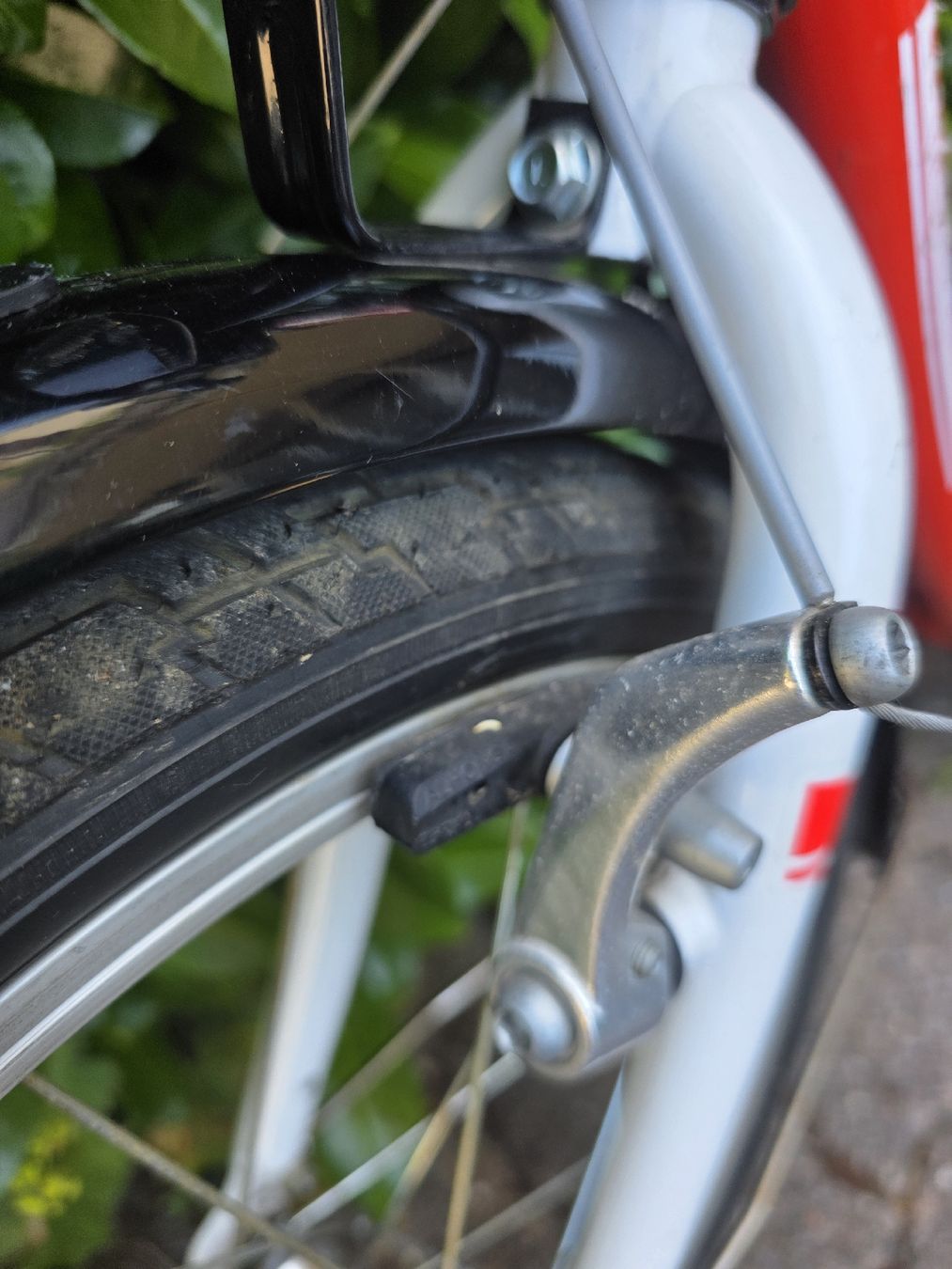 Vélos: Rotes Kinderfahrrad  – D'occasion à Niederscherli par Pemela 1