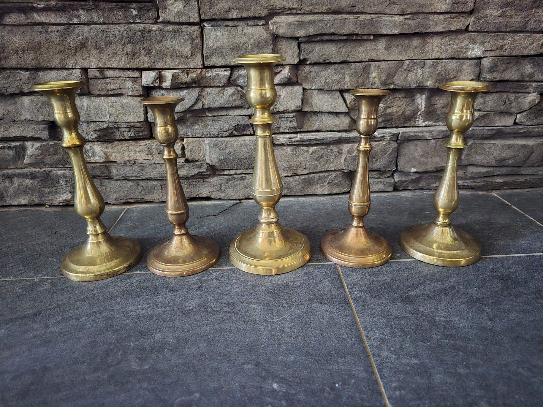 Portacandele: Kerzenständer Messing konisch, 5er Set – Usato da St. Gallen venduto da chrisoletto