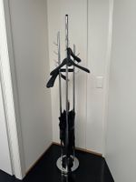 Kleiderständer mit 4 Bügeln