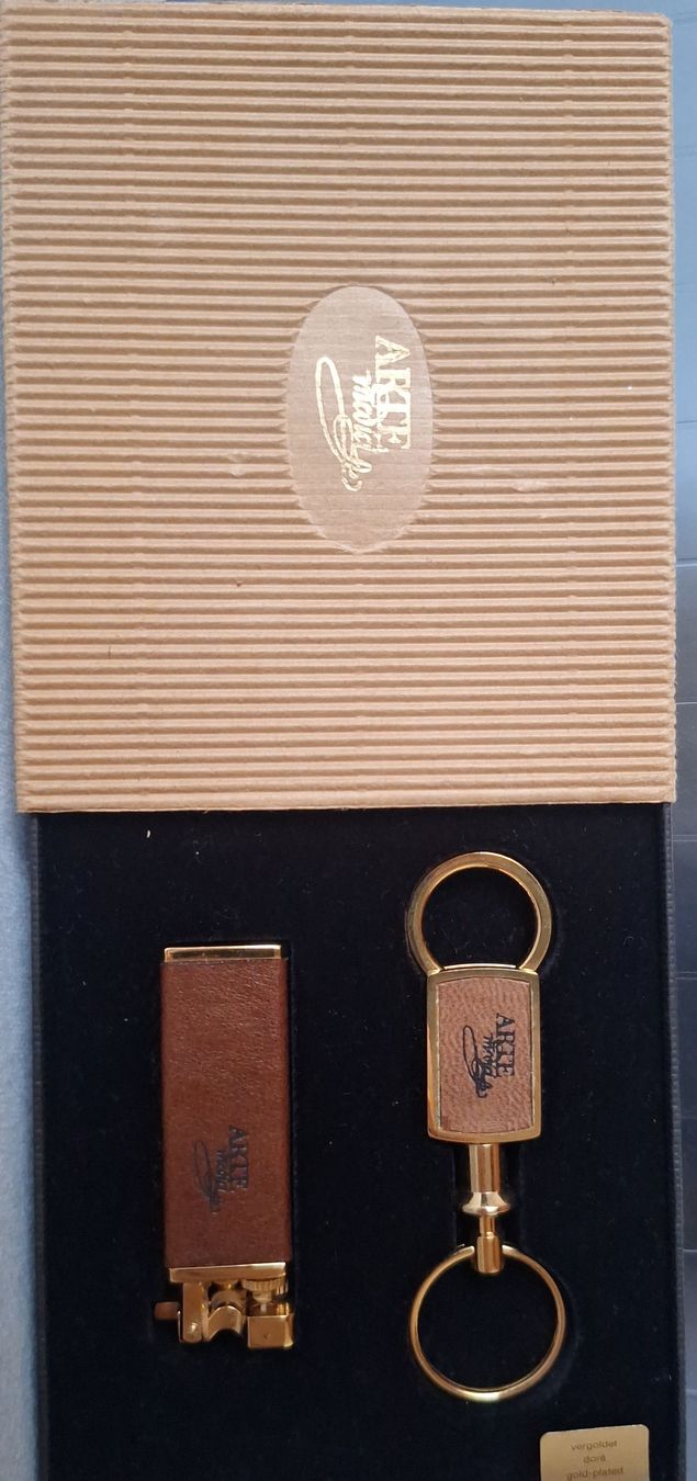 Accendini: Ensemble briquet et porte-clés ARCE – Nuovo (secondo la descrizione) da Tannay venduto da v1n1p00h