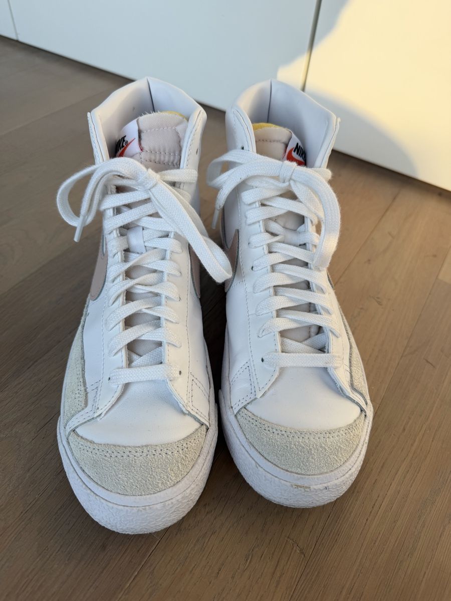 Nike Chaussures femmes: Sneaker Nike Blazer Mid 77 – Neuf (Voir description) à Ennetbaden par Evahungerb 1