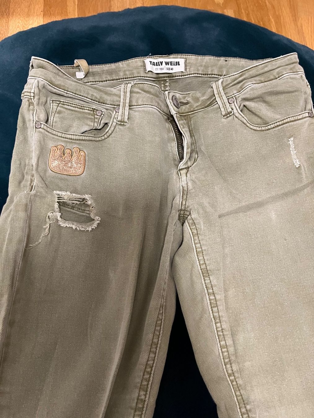 Tally Weijl Hosen: Hose Olivegrün, mit Löcher, Gr.40 – Gebraucht aus Arlesheim von Eli_77 1