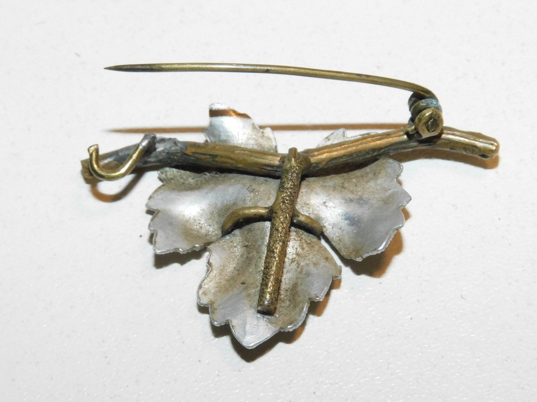 Broches & Aiguilles: Brosche alte handgemachte Brosche 5.5 x 2 cm – D'occasion à Sursee par 76 5