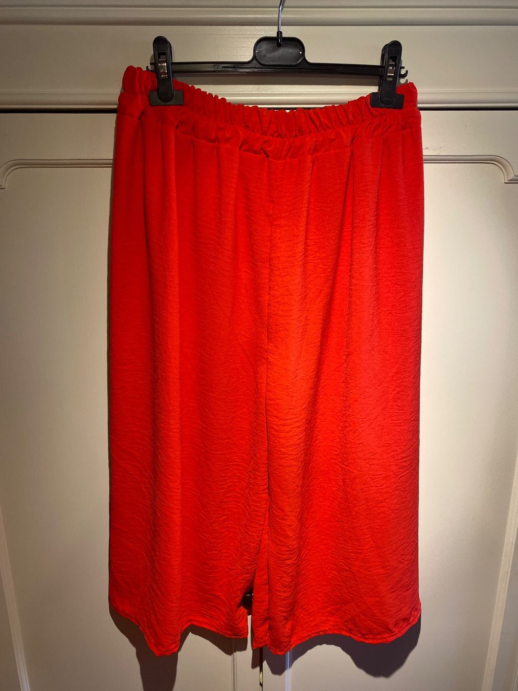 Pantalons: SOMMER KURZE HOSE DAMEN-ROT – Neuf avec emballage d'origine à Meienried par ManuelaBoutique 3