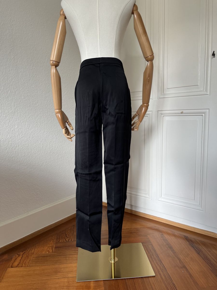 Pantaloni: Uterqüe Black trousers, size 28, shiny – Usato da Mies venduto da Nib2011 5