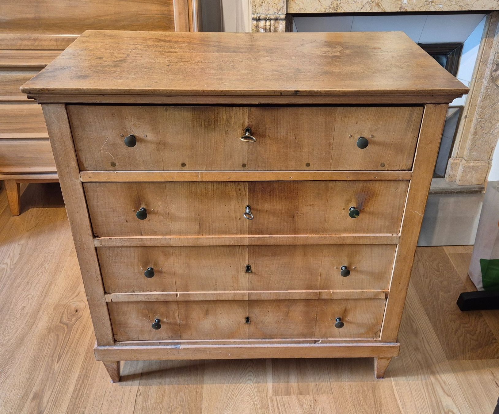 Commodes: Antike Kommode mit drei Schubladen und Fächern – D'occasion à Bern par LuMi36 1