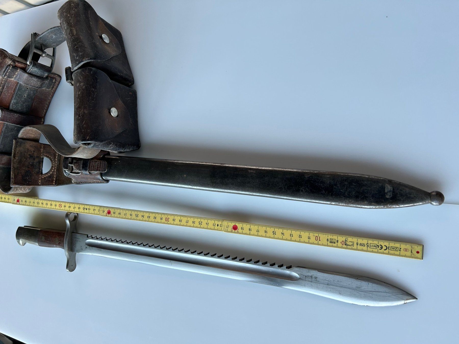 Schweizer Armee Stichwaffen: Schweizer Bajonett Elsener mit Tragegestell, Leder, alt – Gebraucht aus Titterten von Ameanrio 3