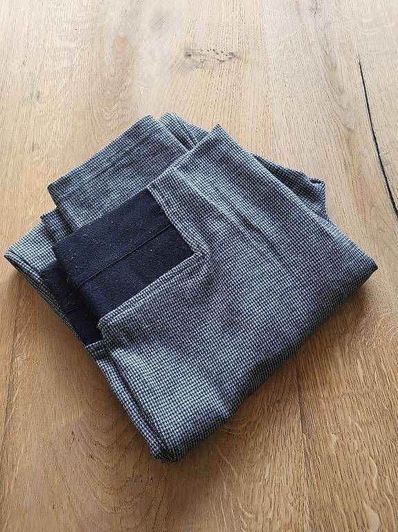 Hosen: Pantalon femme – Gebraucht aus Ecuvillens von loloall